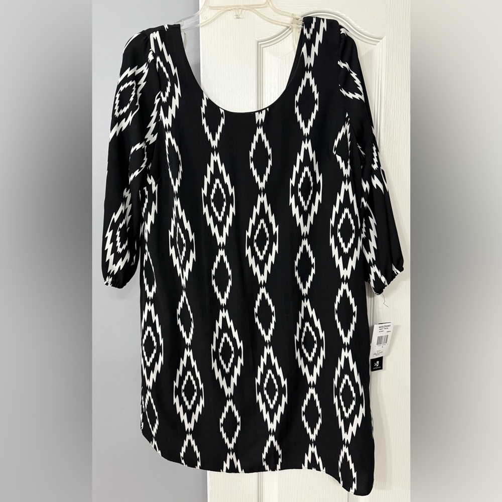 Black and White Geometric Pattern Top
